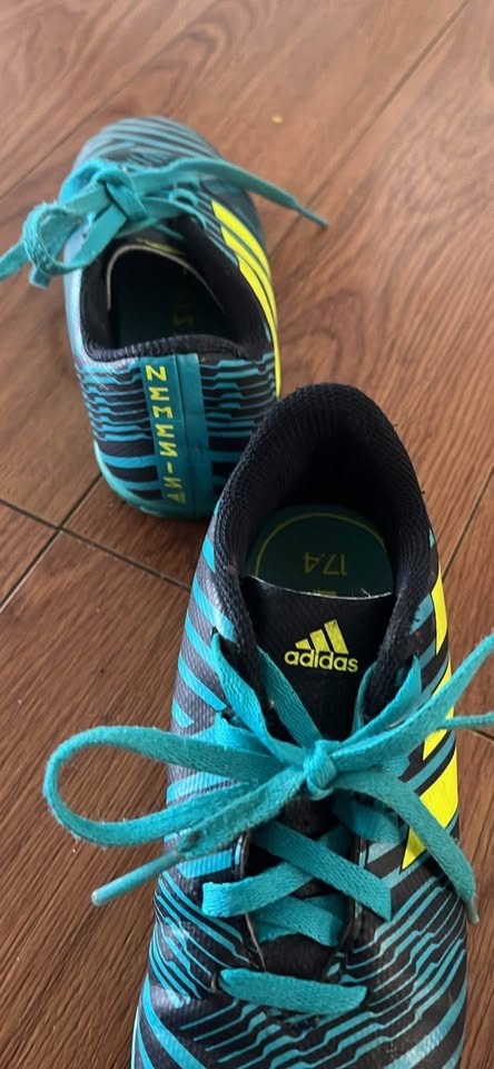 Adidas football shoes for kids size US 13K - photo 4