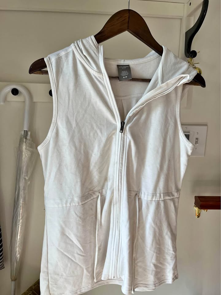 Sleeveless activewear for women/girl- size small