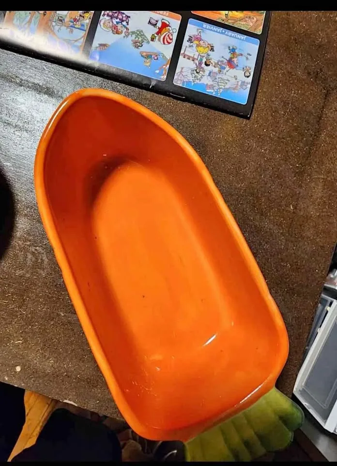 Food bowl and hay holder for bunny, rabbit