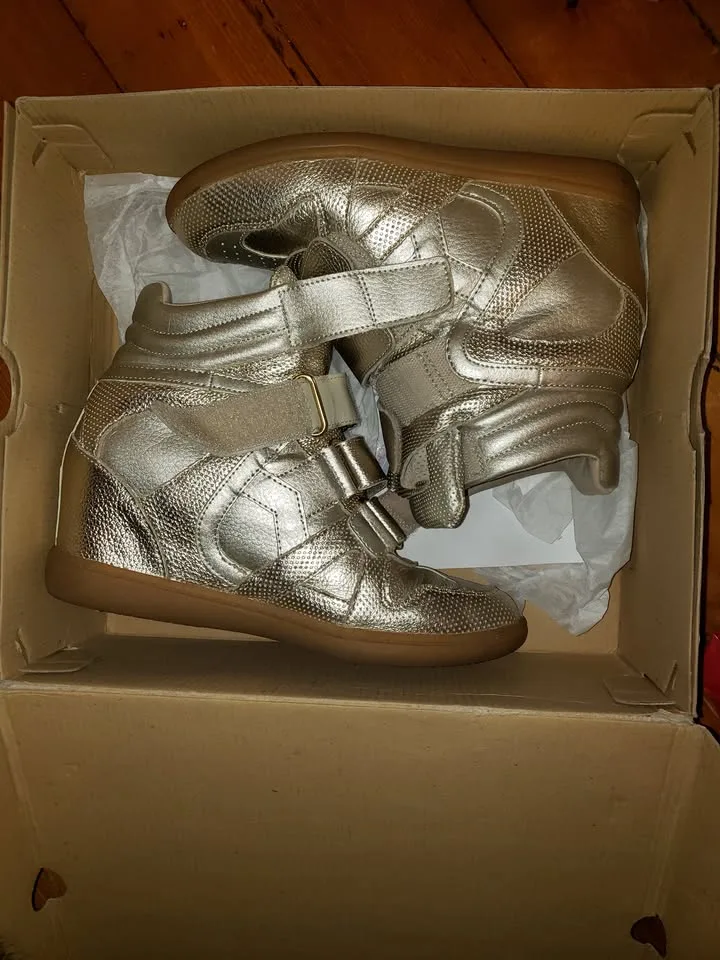 skch+3 sneakers size 8 thumbnail