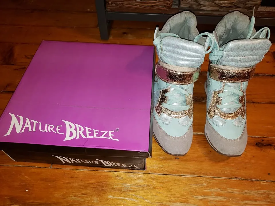 Wedge sneaker 7.5 thumbnail