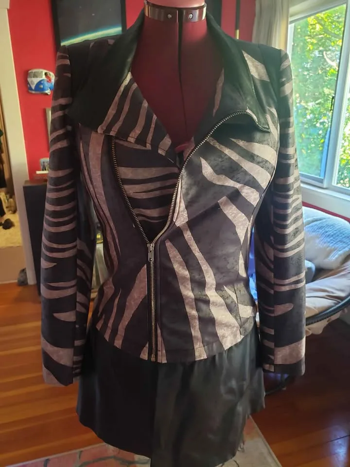 Combo Motorcycle / Trench Coat image indicator(5)