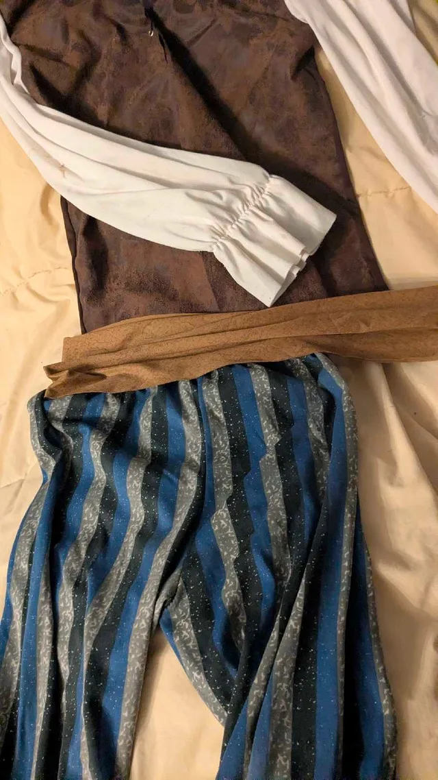 Pirate Costume 2-for-1 - Child's Costume - Sz Medium image indicator(8)