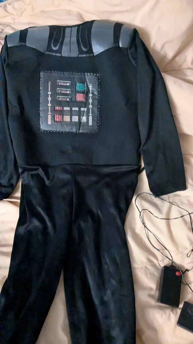 Darth Vader Costume -TM Star Wars w/Sound - Child 7/8 - Used image indicator(6)