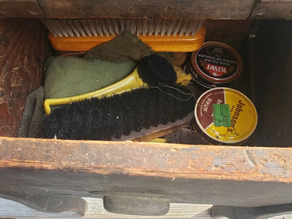 Antique Shoe Shine Stand with Accessories image indicator(3)