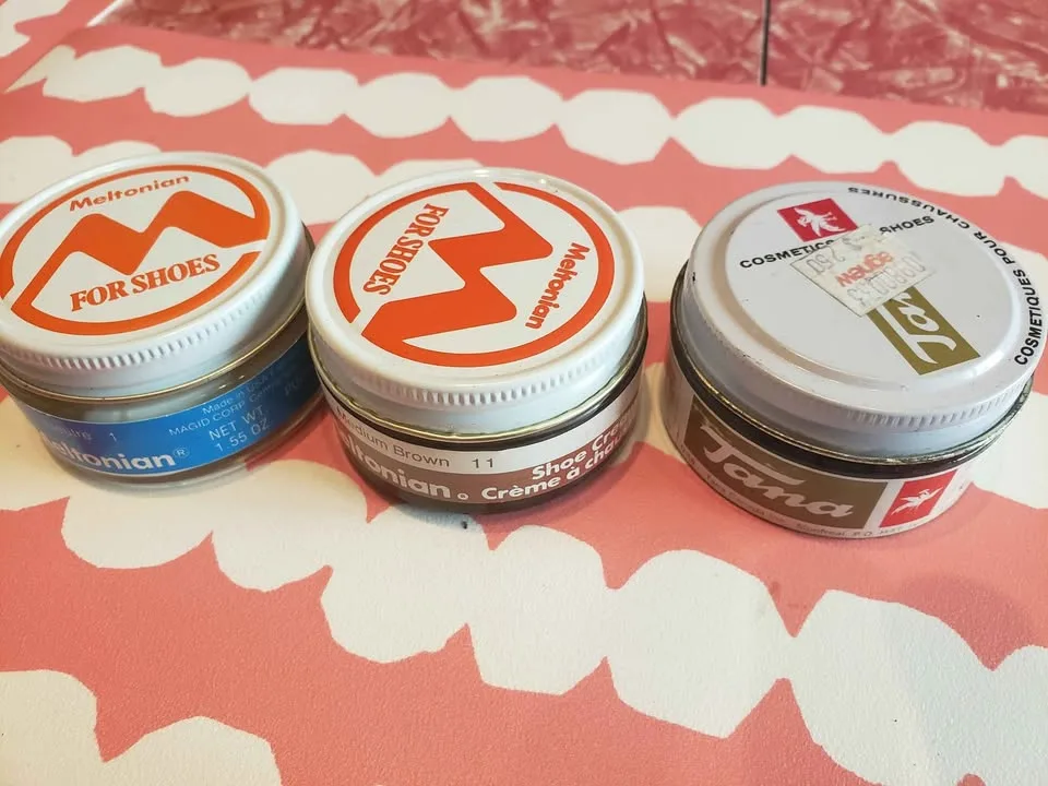 Antique Shoe Shine Stand with Accessories image indicator(9)