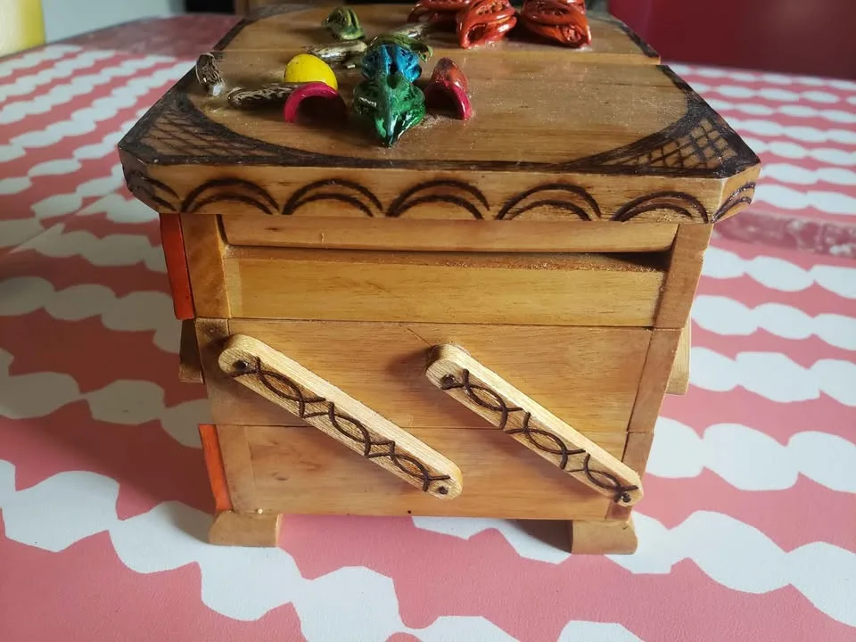 Vintage Wooden Sewing Box - Tropical Theme image indicator(6)