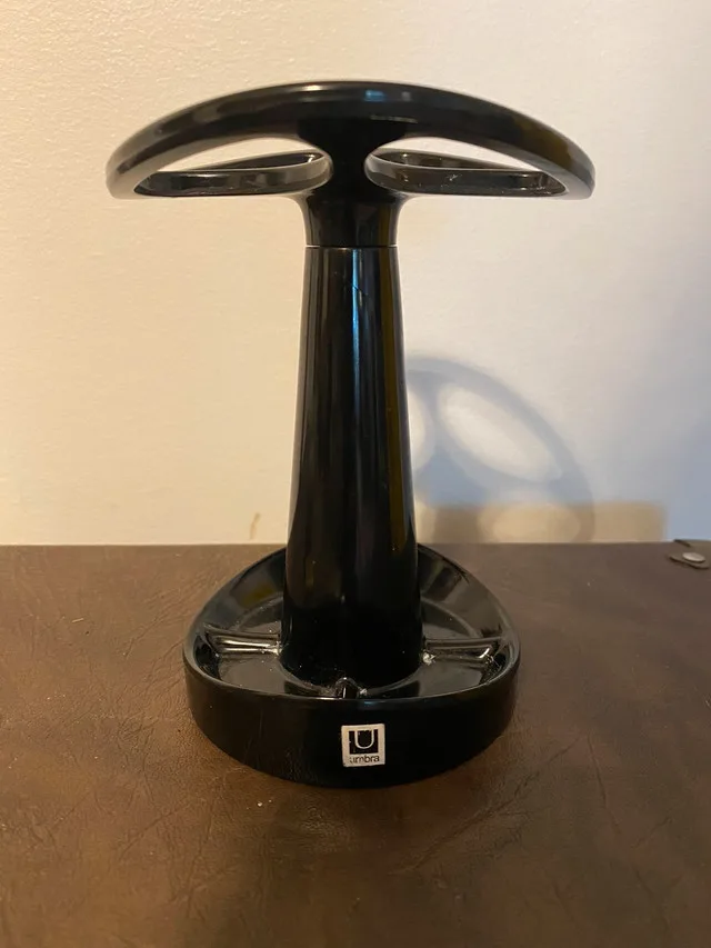 Umbra toothbrush holder