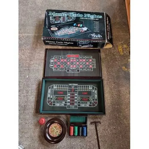 Monte Carlo Nights Deluxe Gaming Set image indicator(2)