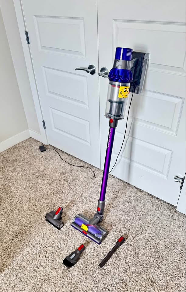 Dyson V10 Animal - New Battery - Cordless Vacuum