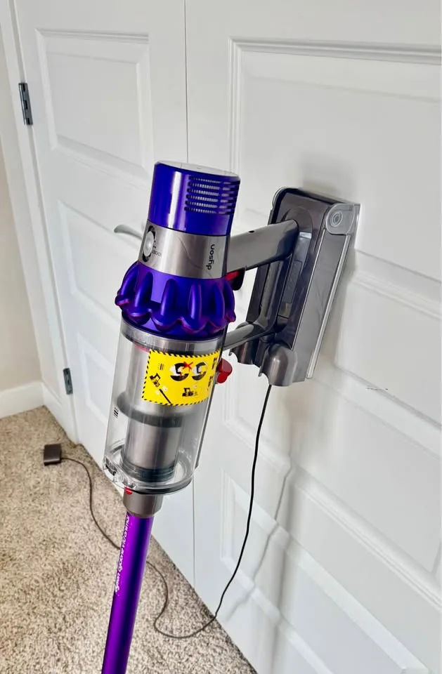 Dyson V10 Animal - New Battery - Cordless Vacuum image indicator(3)