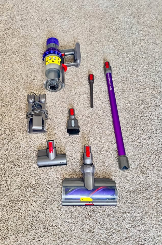 Dyson V10 Animal - New Battery - Cordless Vacuum - photo 4