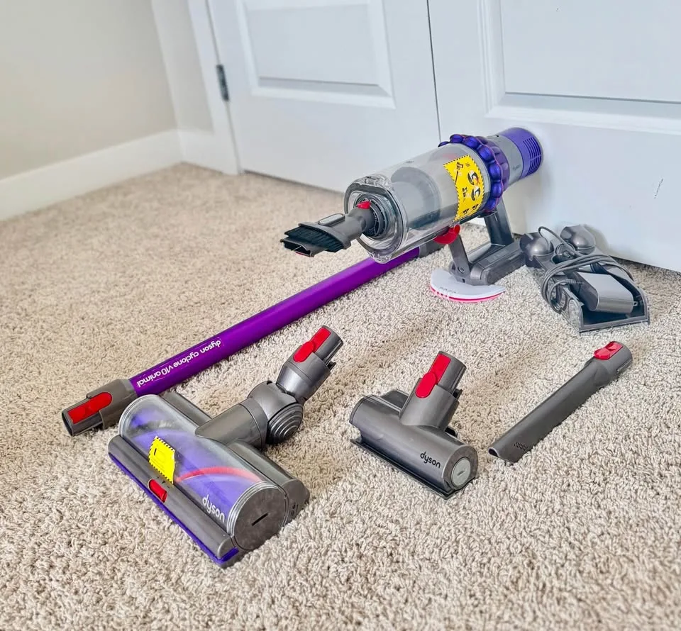 Dyson V10 Animal - New Battery - Cordless Vacuum image indicator(5)
