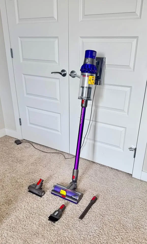 Dyson V10 Animal - New Battery - Cordless Vacuum image indicator(6)