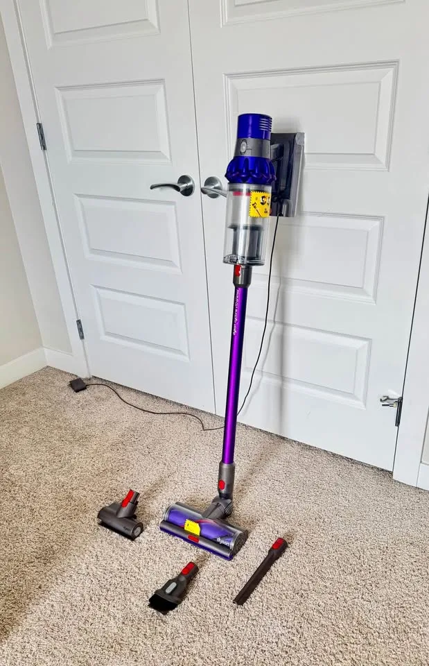 Dyson V10 Animal - New Battery - Cordless Vacuum image indicator(10)