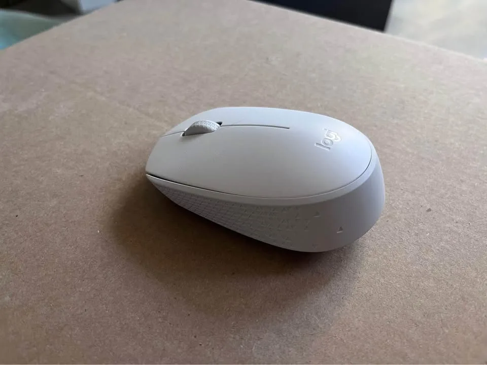 Logitech M170 Wireless Mouse image indicator(3)