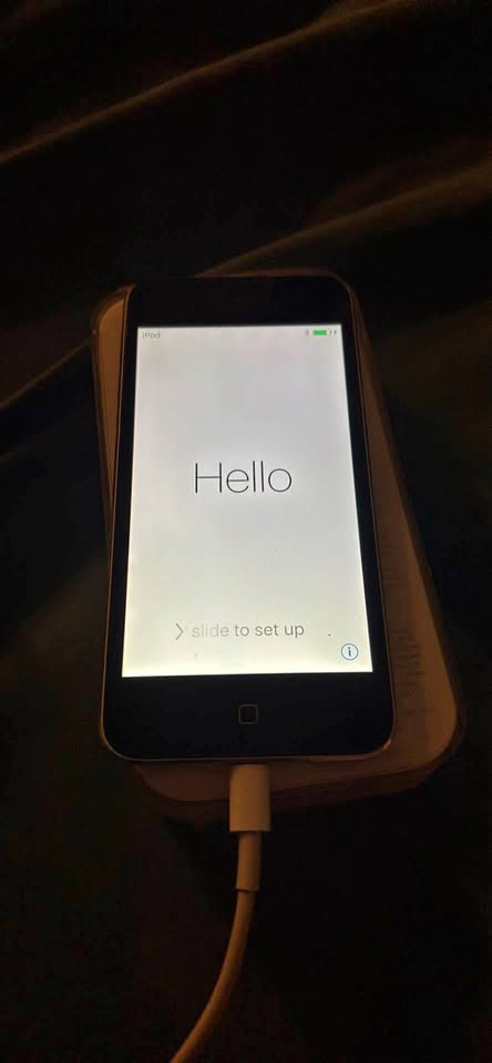 Apple iPod Touch 16gb with original case, inserts & stickers