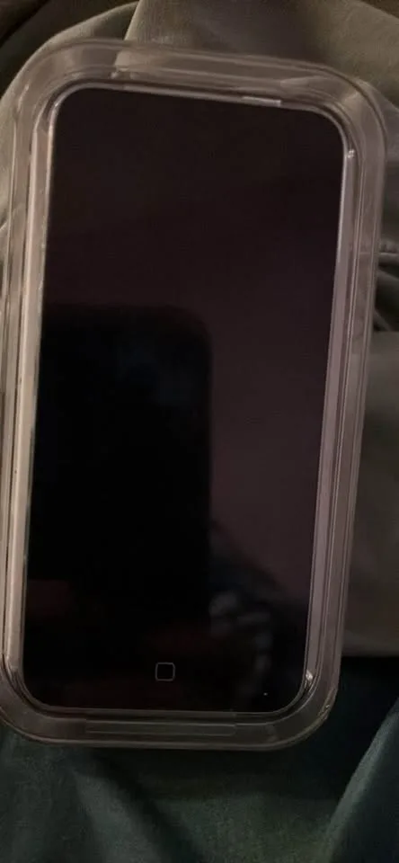 Apple iPod Touch 16gb with original case, inserts & stickers image indicator(4)