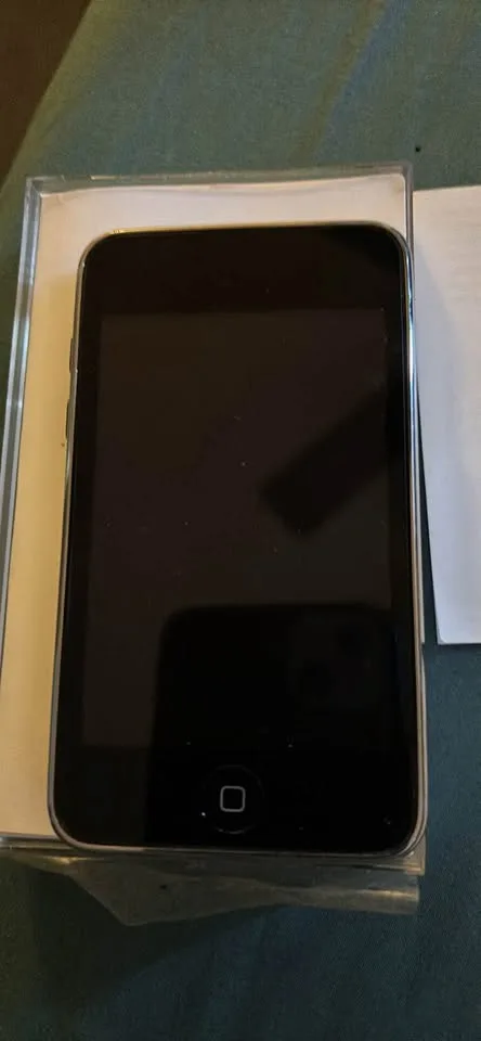 iPod touch 8gb with original case, inserts & apple stickers image indicator(2)