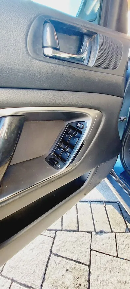 2005 Subaru outback 2.5i awd image indicator(7)