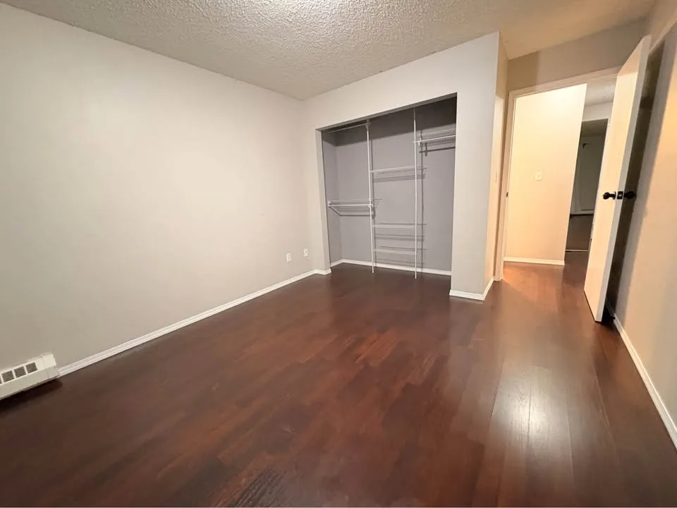 2 Beds 1 Bath - Apartment image indicator(5)