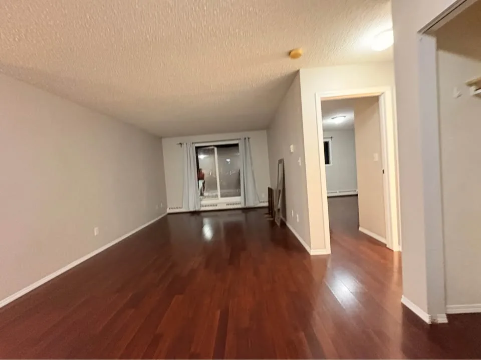 2 Beds 1 Bath - Apartment image indicator(6)
