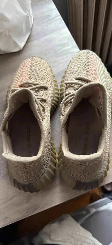 Adidas YEEZY Boost 350 V2 (SAND TAUPE) men’s 6.5 image indicator(2)