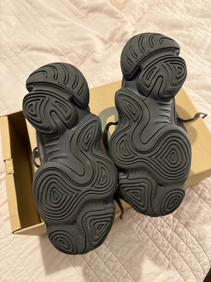 Yeezy 500 utility black image indicator(5)