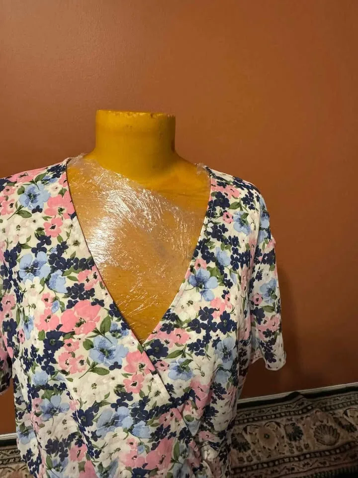 Brand New XL– Pretty Garden Floral Wrap Maxi Dress (Size XL) 🌸 image indicator(2)