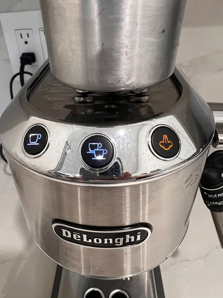 De'Longhi EC685M Dedica DeLuxe Espresso Machine image indicator(2)
