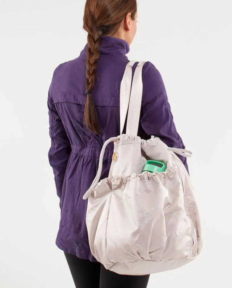 Lululemon Yoga / Gym Bag image indicator(2)