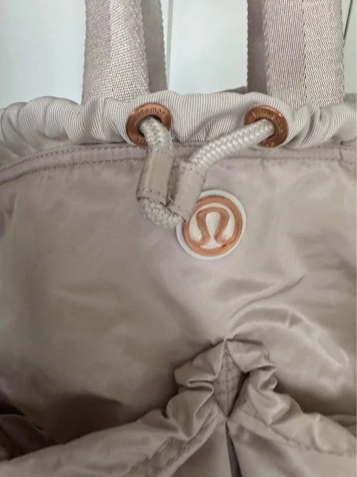 Lululemon Yoga / Gym Bag image indicator(5)