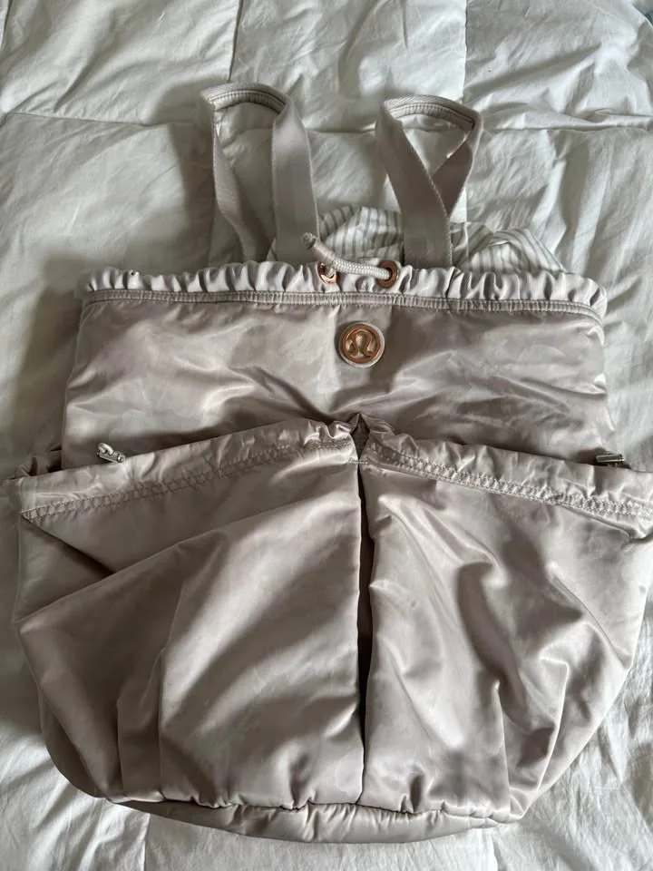Lululemon Yoga / Gym Bag image indicator(8)