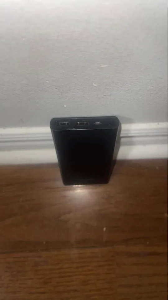 Insignia 10,000mAh Portable Power Bank - Gently Used image indicator(2)