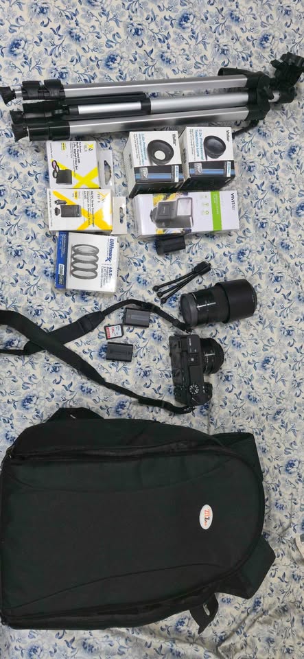 Sony a6400 + 2 lenses + accessories - photo 3