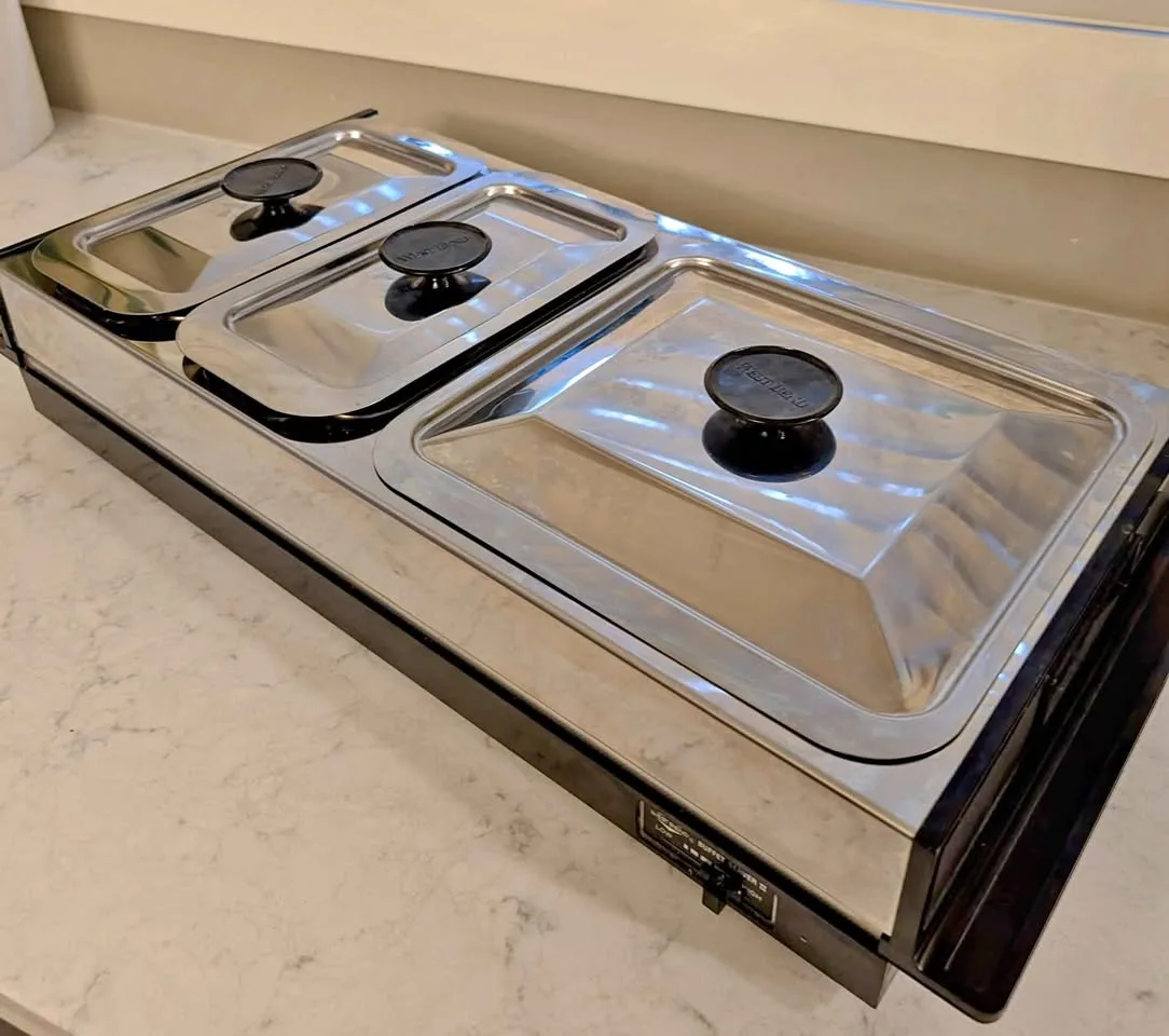 WEST BEND ELECTRIC BUFFET SERVER II PYREX AND STAINLESS STEEL