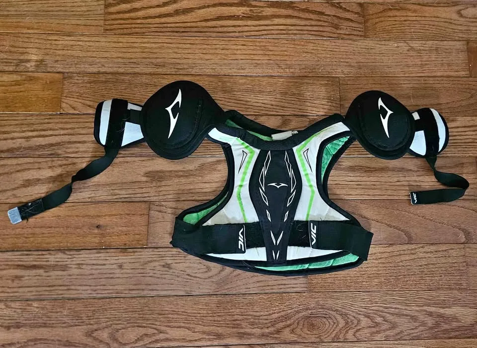 Youth Vic Hockey Shoulder Pads Size Large