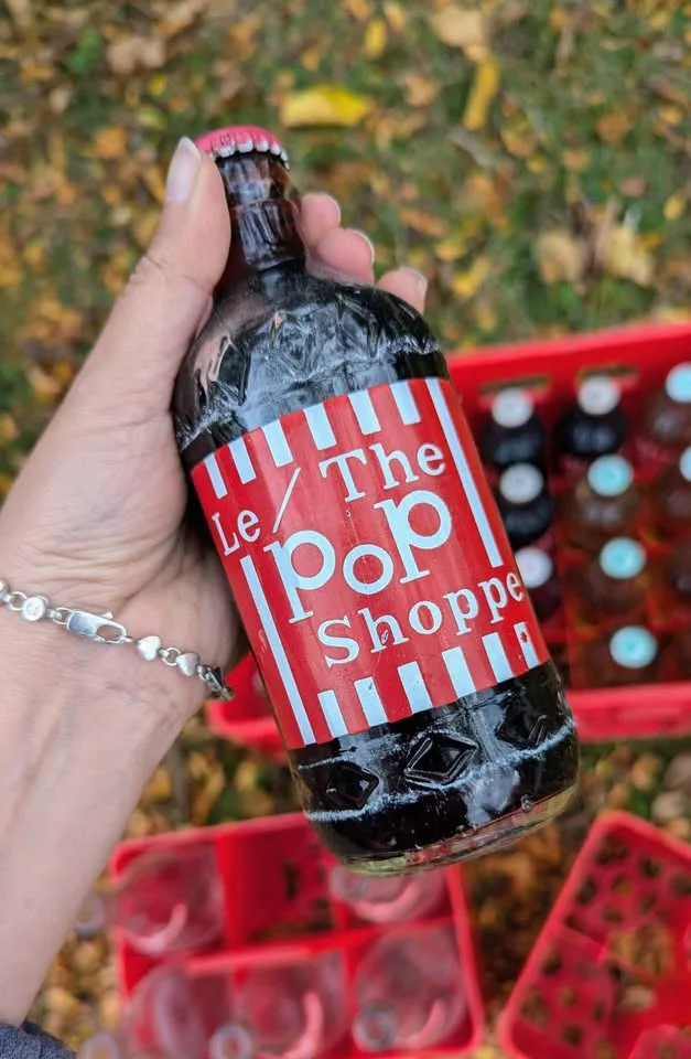 Vintage 'The Pop Shoppe®' Crates & Bottles image indicator(5)