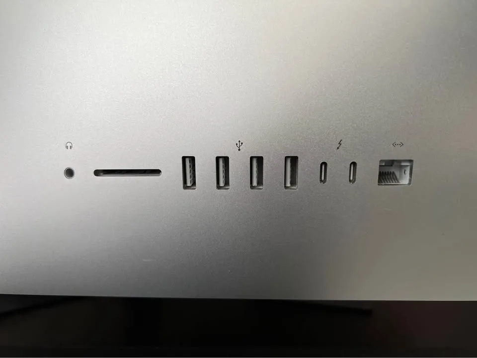 iMac 21.5" 4K Retina - Excellent Condition image indicator(3)