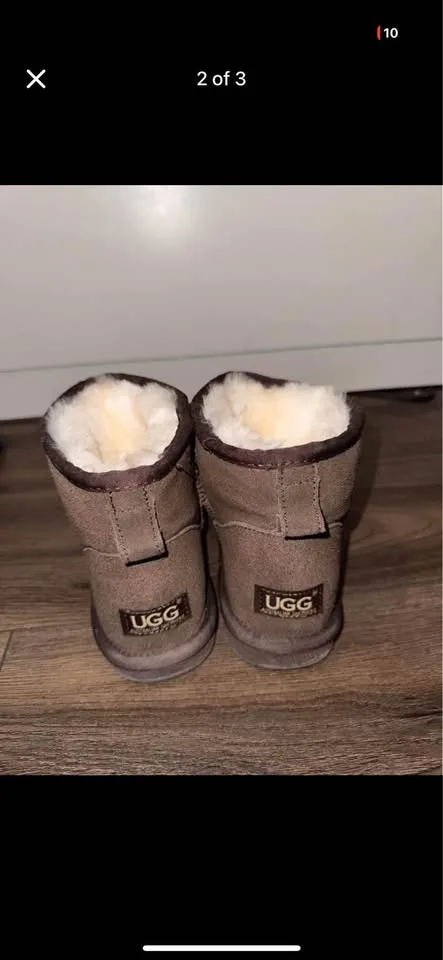 Uggs Australian Uggs size us 7 image indicator(2)