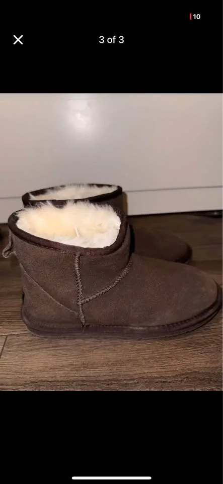 Uggs Australian Uggs size us 7 image indicator(3)