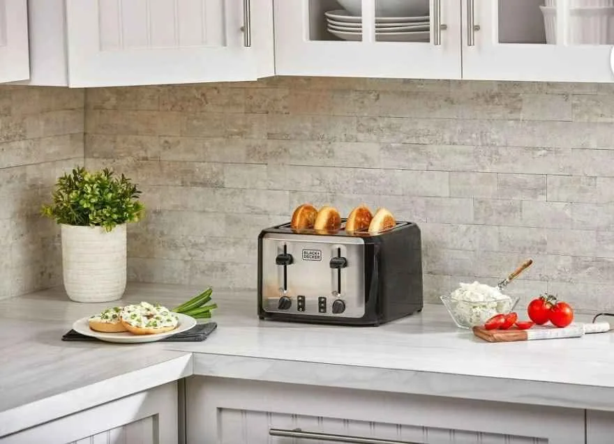 Black+Decker 4-Slice Toaster, Stainless Steel/Black image indicator(4)