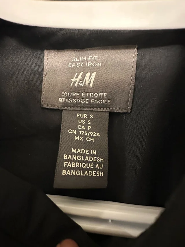 H&M Easy Iron Slim Fit Dress Shirts Small (Navy & Black) image indicator(3)