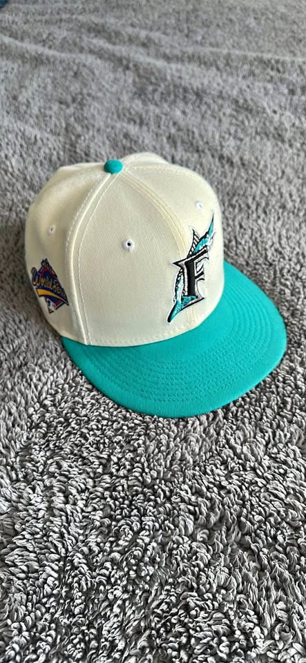 RARE Miami Marlins Cream New Era (Size 7 1/8)