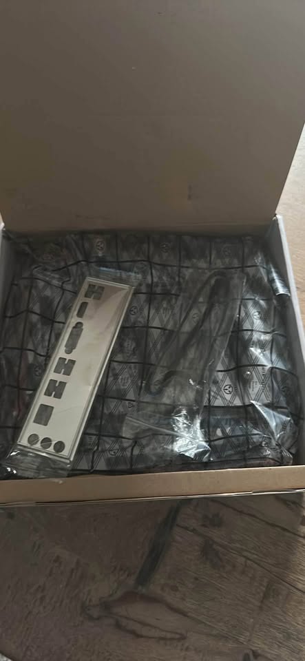 Brand New Am4 Motherboard white - photo 3