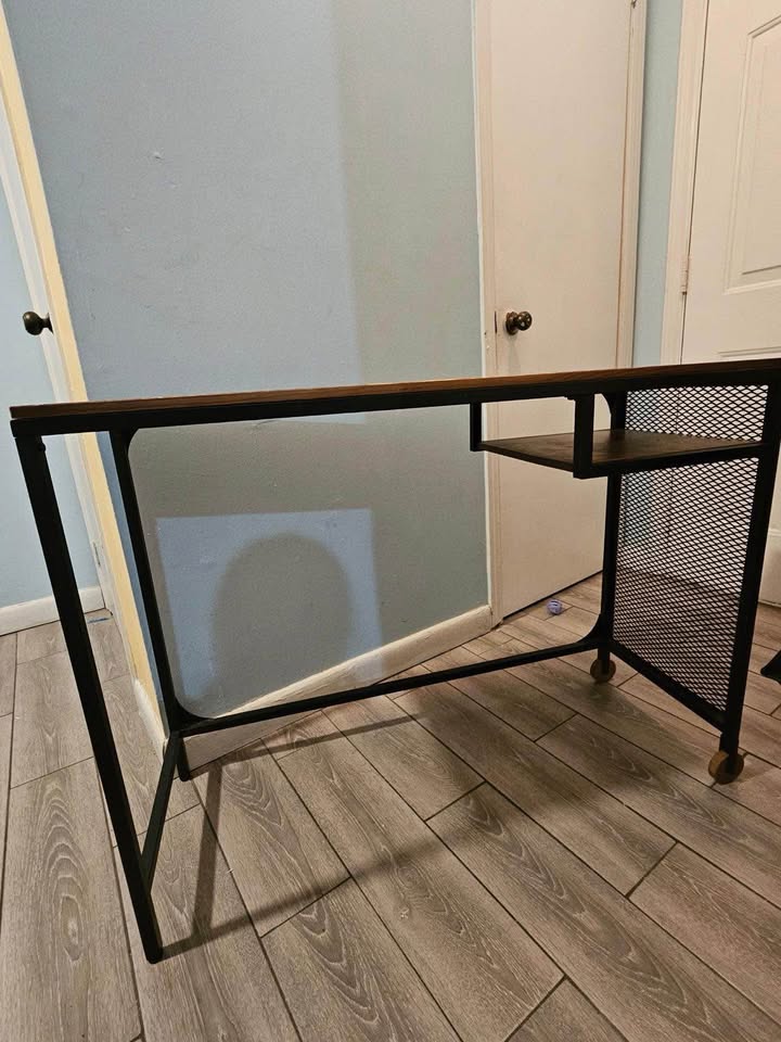 Laptop Table - photo 2