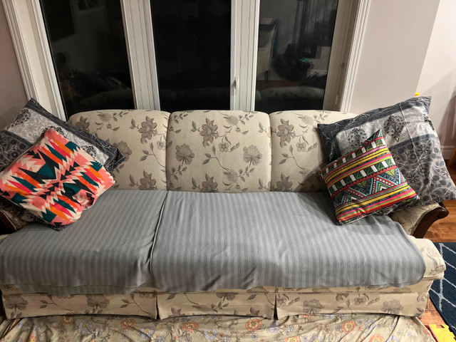 [FREE] Extremely well maintained Sofa / Couch