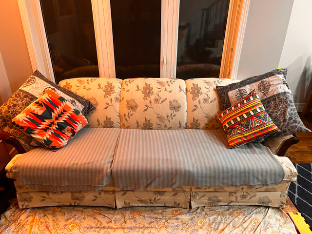 [FREE] Extremely well maintained Sofa / Couch - photo 2