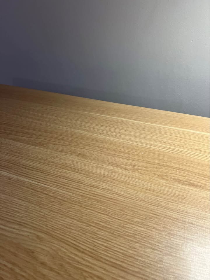 Desk - photo 2