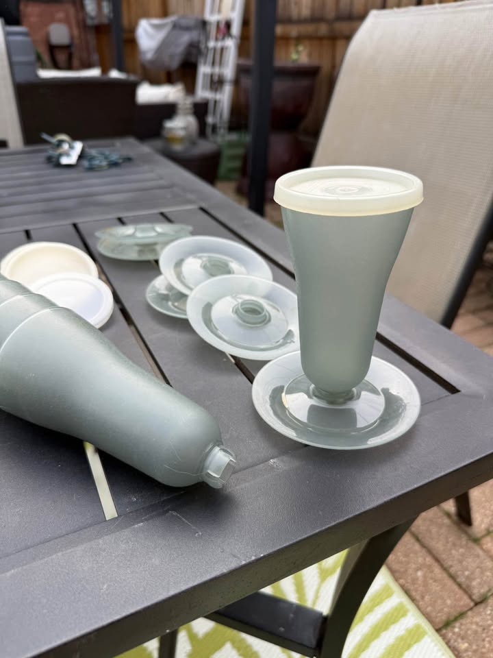 Tupperware dessert style cups with lids - photo 2